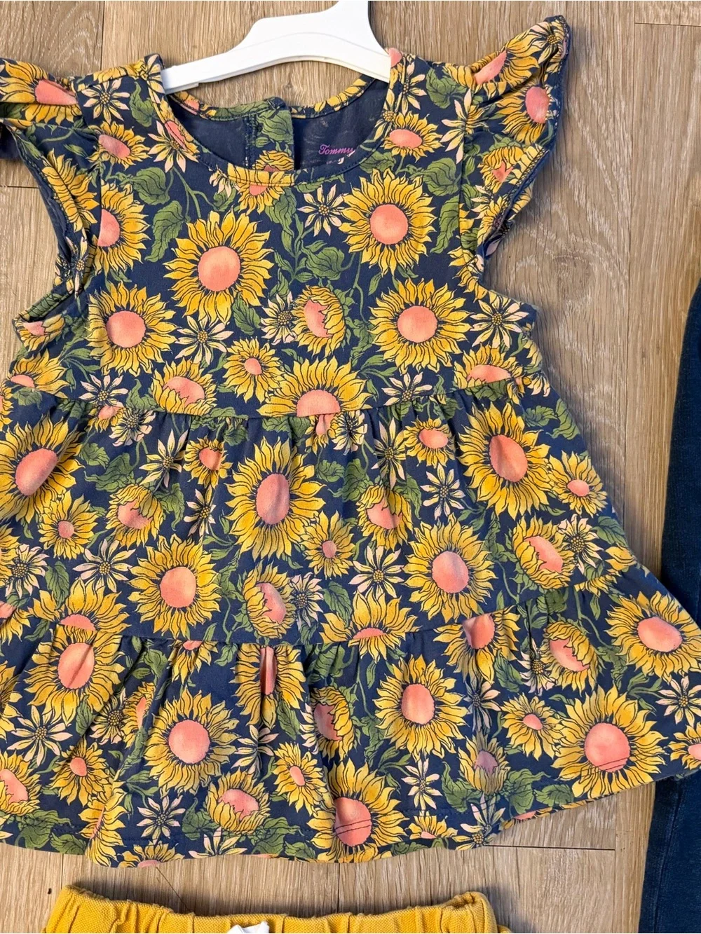 Tommy Bahama Girl's Size 5/6 Yrs . Sunflowers 3 Pc Pants , Shorts & Top Set